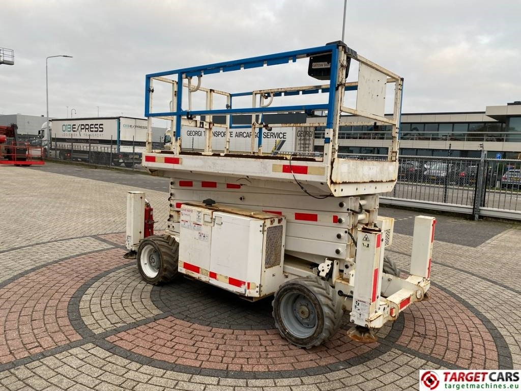 Genie GS-4069RT Diesel 4x4 Scissor Work Lift 1412cm - Ножничный подъемник: фото 2 Genie GS-4069RT Diesel 4x4 Scissor Work Lift 1412cm - Ножничный подъемник: фото 2