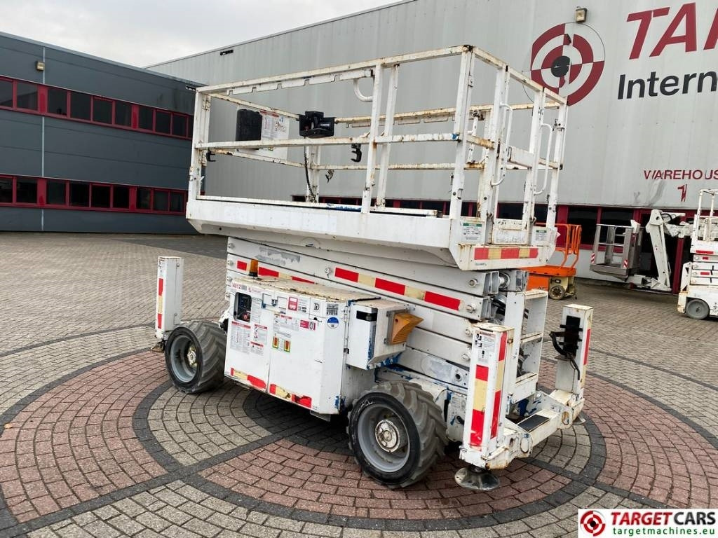 Genie GS-4069RT Diesel 4x4 Scissor Work Lift 1412cm - Ножничный подъемник: фото 4 Genie GS-4069RT Diesel 4x4 Scissor Work Lift 1412cm - Ножничный подъемник: фото 4