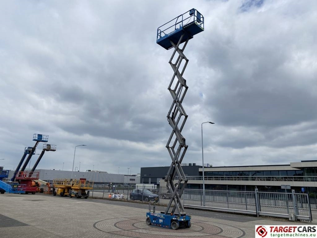 Ножничный подъемник Genie GS4047 Electric 4047 Scissor Work Lift 1389cm: фото 7