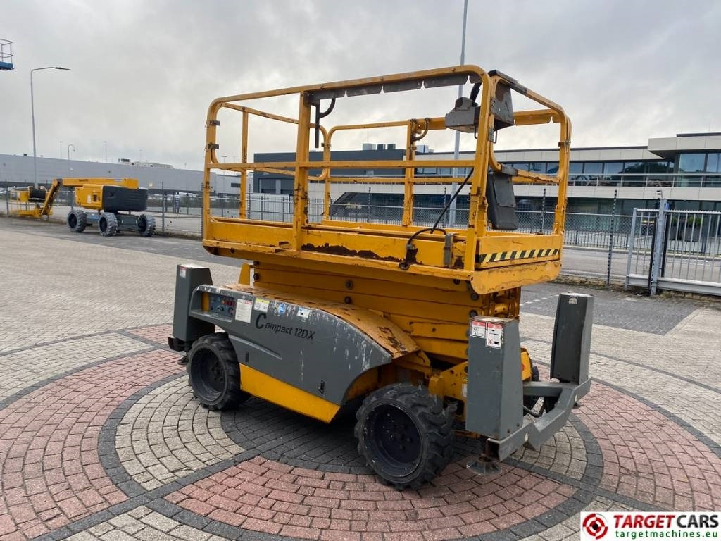 Haulotte Compact 12DX Diesel 4x4 Scissor Work Lift 1206cm - Ножничный подъемник: фото 2 Haulotte Compact 12DX Diesel 4x4 Scissor Work Lift 1206cm - Ножничный подъемник: фото 2