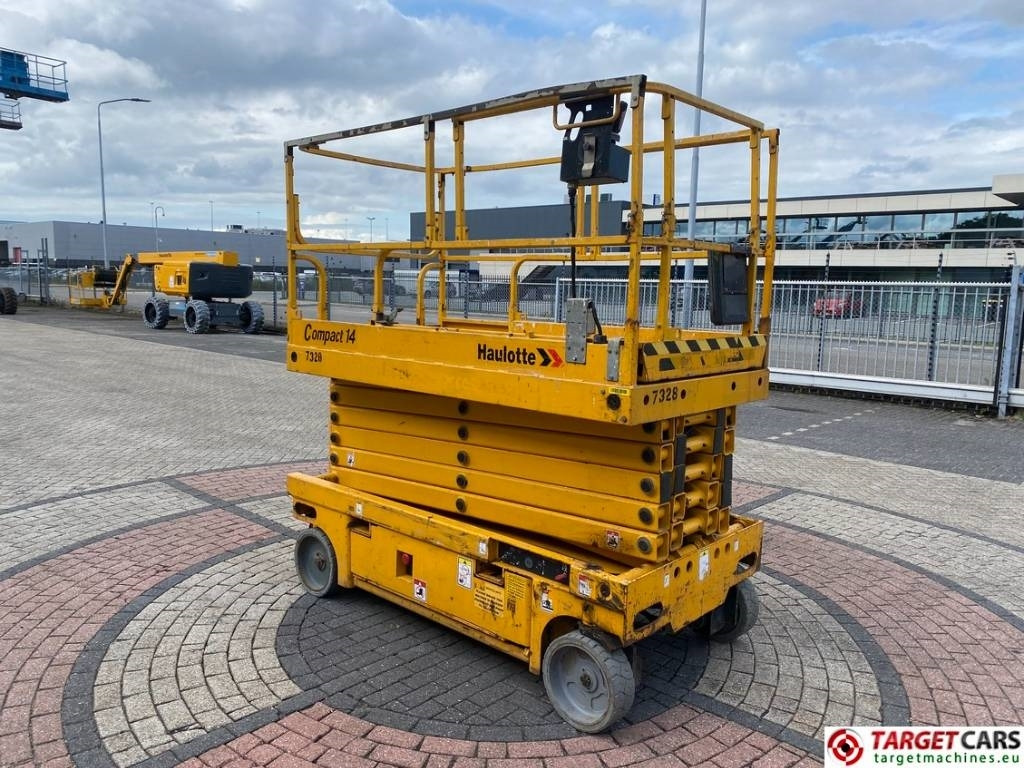 Haulotte Compact 14 Electric Scissor Work Lift 1385cm - Ножничный подъемник: фото 2 Haulotte Compact 14 Electric Scissor Work Lift 1385cm - Ножничный подъемник: фото 2