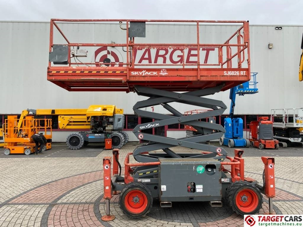 SkyJack SJ6826 RT Diesel 4x4 Scissor Work Lift 992cm  - Ножничный подъемник: фото 5 SkyJack SJ6826 RT Diesel 4x4 Scissor Work Lift 992cm  - Ножничный подъемник: фото 5