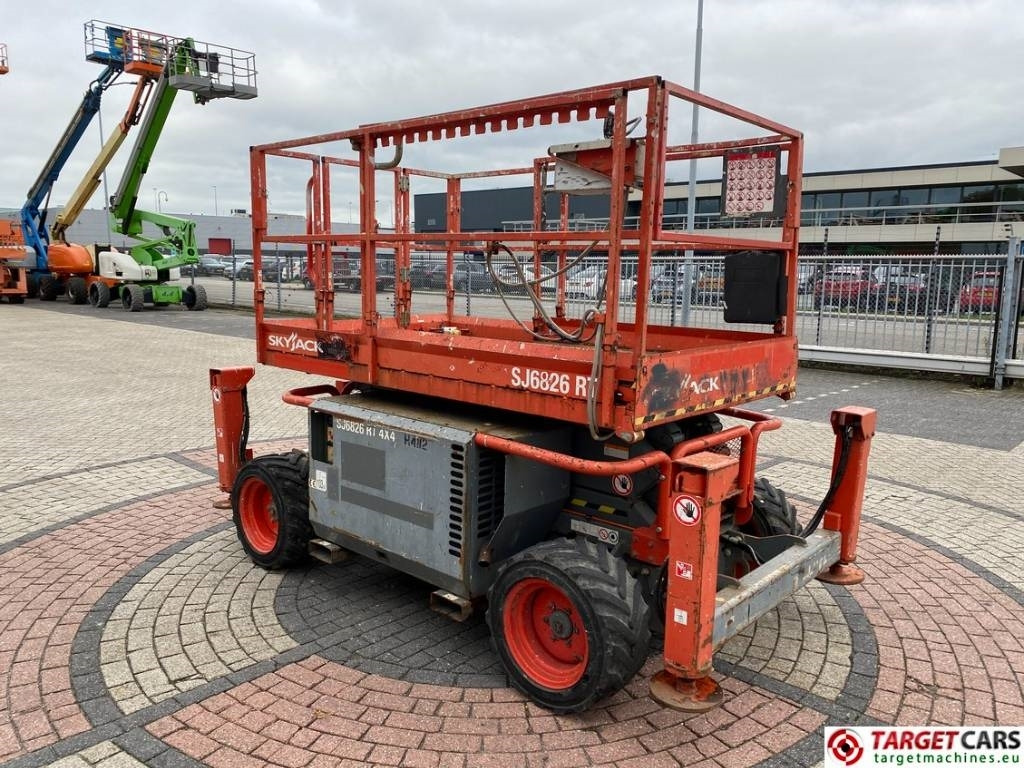 SkyJack SJ6826 RT Diesel 4x4 Scissor Work Lift 992cm  - Ножничный подъемник: фото 2 SkyJack SJ6826 RT Diesel 4x4 Scissor Work Lift 992cm  - Ножничный подъемник: фото 2