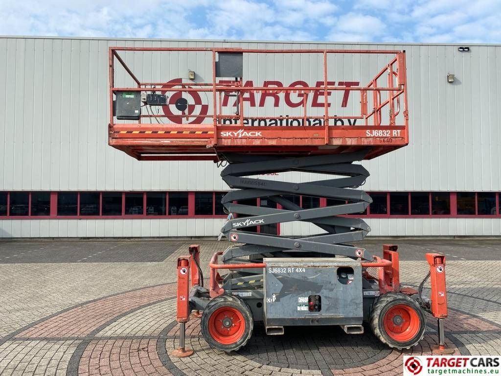 Ножничный подъемник SkyJack SJ6832 RT Diesel 4x4 Scissor Work Lift 1180cm: фото 5