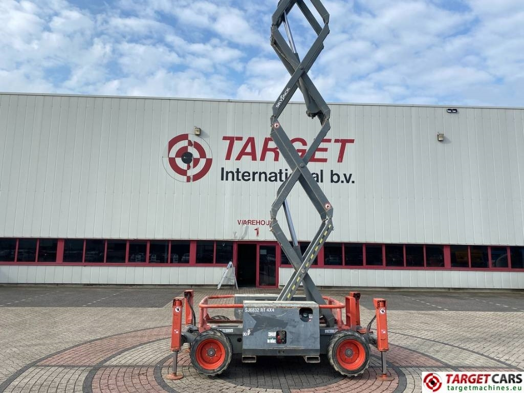 Ножничный подъемник SkyJack SJ6832 RT Diesel 4x4 Scissor Work Lift 1180cm: фото 18