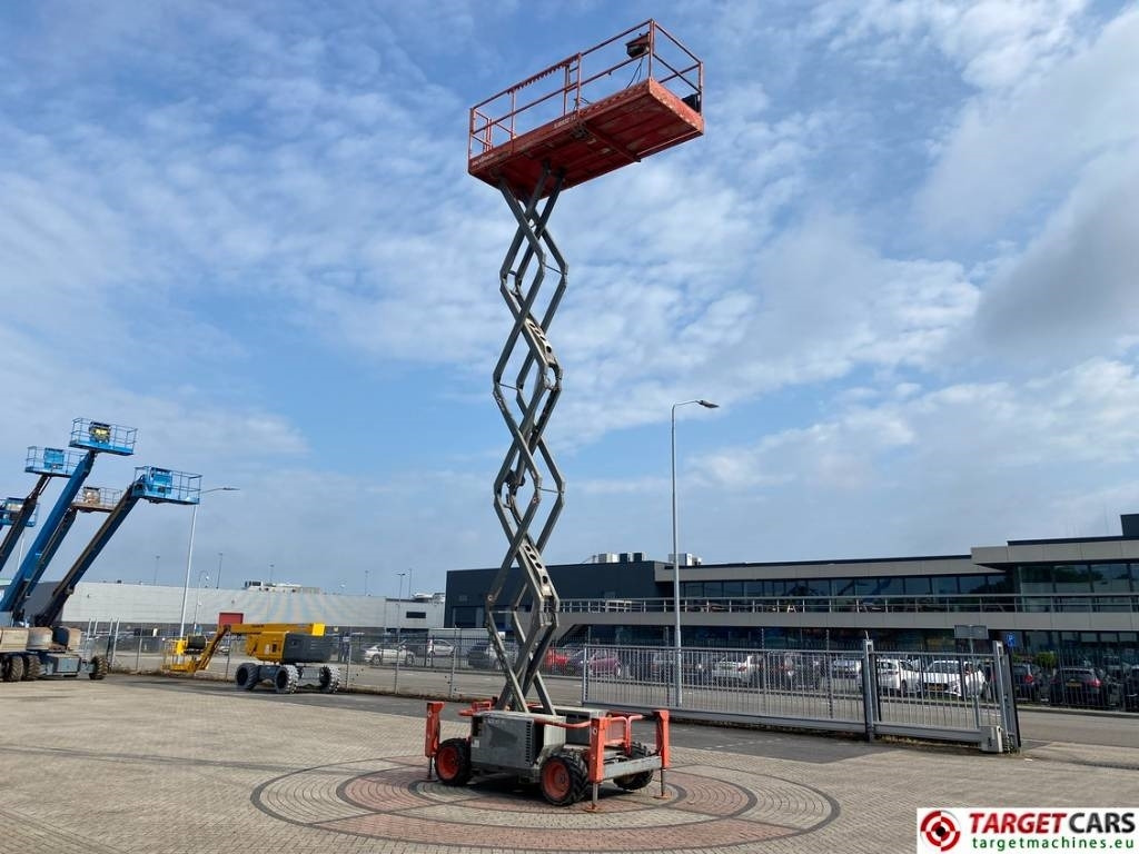 Ножничный подъемник SkyJack SJ6832 RT Diesel 4x4 Scissor Work Lift 1180cm: фото 7