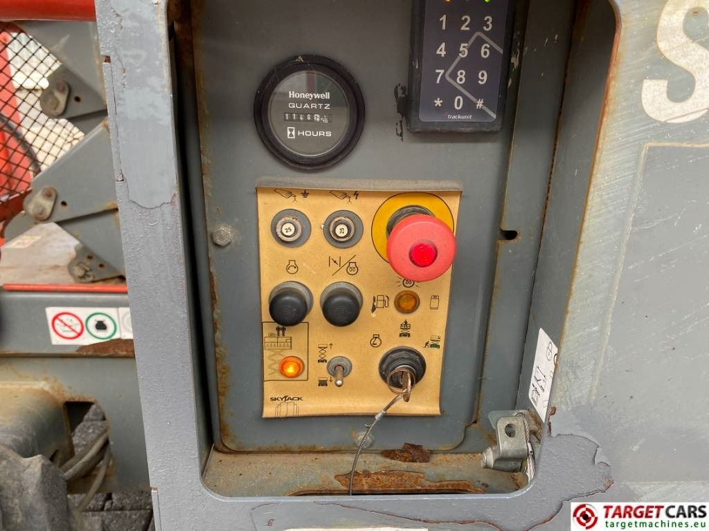 Ножничный подъемник SkyJack SJ6832RT Diesel 4x4 Scissor 6832 Work Lift 1180cm: фото 11 Ножничный подъемник SkyJack SJ6832RT Diesel 4x4 Scissor 6832 Work Lift 1180cm: фото 11