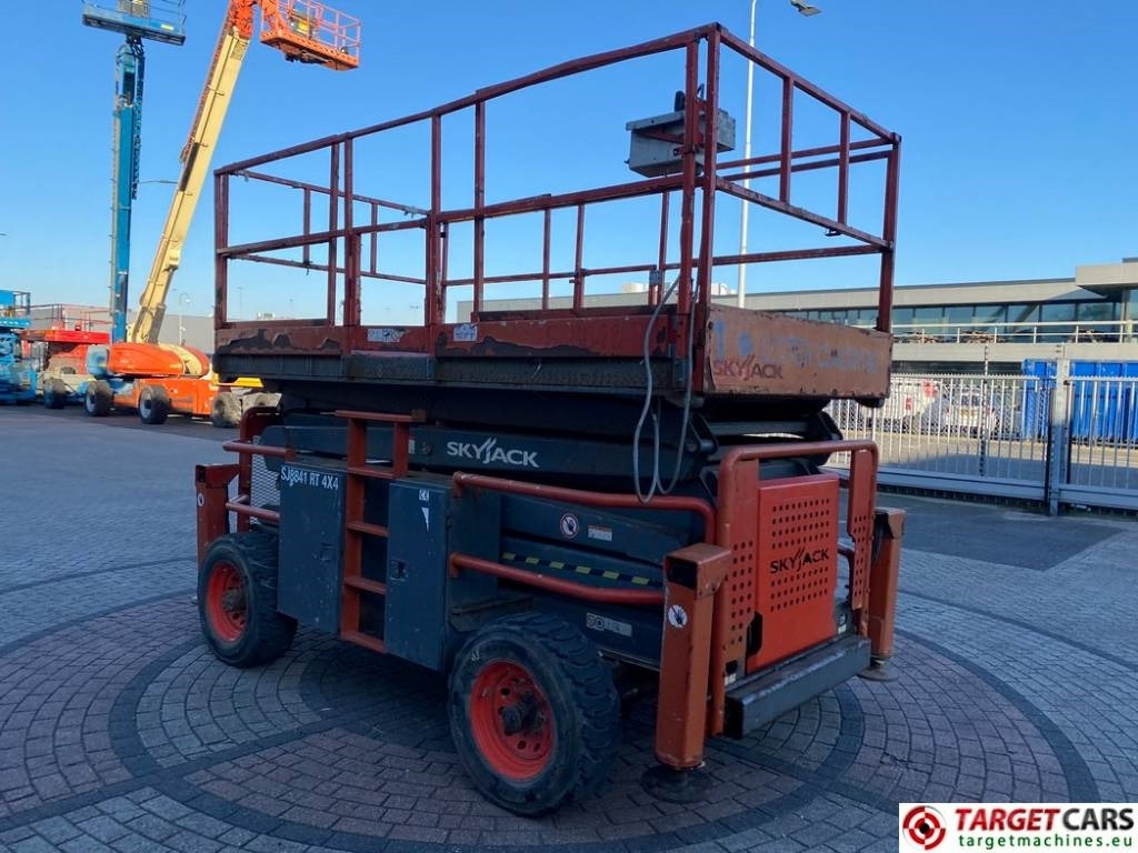 SkyJack SJ8841 RT Diesel 4x4 Scissor Work Lift 1430cm - Ножничный подъемник: фото 2 SkyJack SJ8841 RT Diesel 4x4 Scissor Work Lift 1430cm - Ножничный подъемник: фото 2