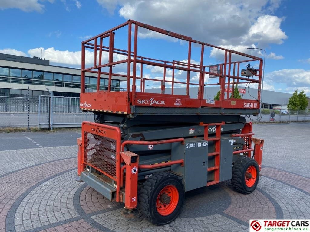 SkyJack SJ8841RT Diesel 4x4 SJ8841 Scissor WorkLift 1430cm - Ножничный подъемник: фото 3 SkyJack SJ8841RT Diesel 4x4 SJ8841 Scissor WorkLift 1430cm - Ножничный подъемник: фото 3