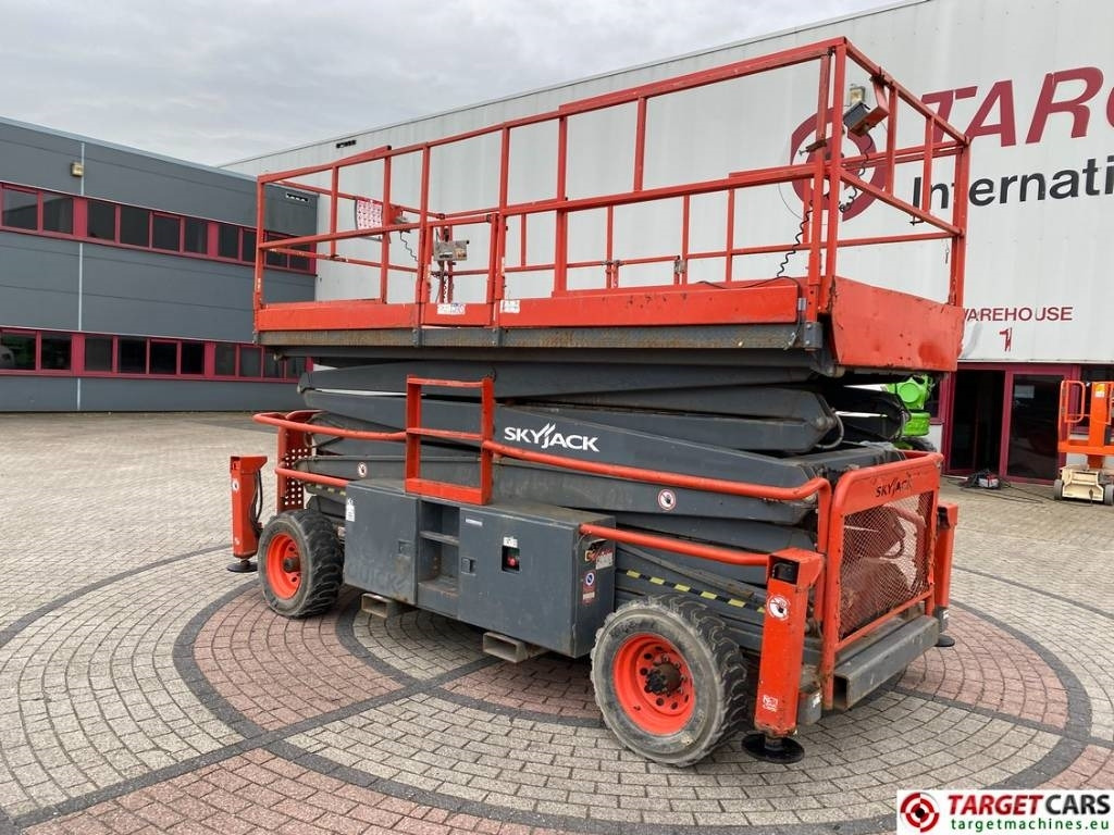 SkyJack SJ9250 RT Diesel 4x4 Scissor Work Lift 1720cm - Ножничный подъемник: фото 4 SkyJack SJ9250 RT Diesel 4x4 Scissor Work Lift 1720cm - Ножничный подъемник: фото 4
