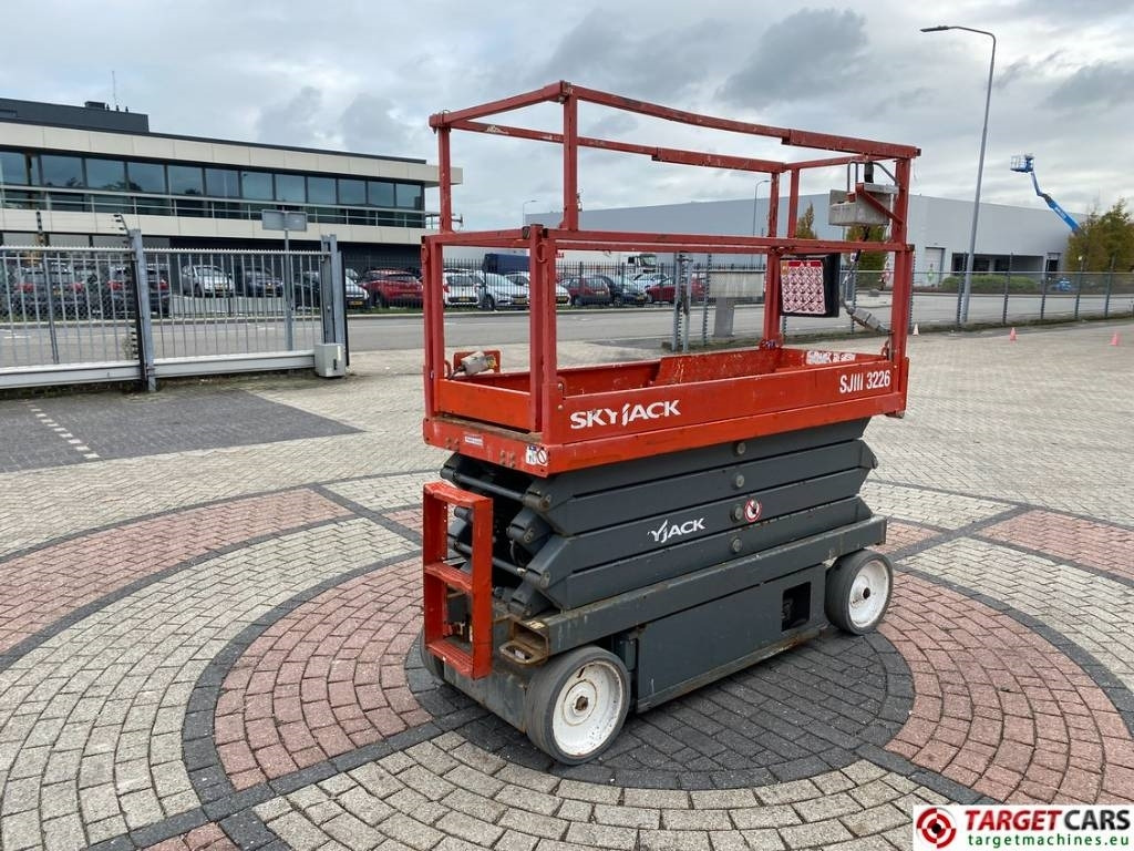 SkyJack SJIII-3226 Electric 3226 Scissor Work Lift 990cm  - Ножничный подъемник: фото 3 SkyJack SJIII-3226 Electric 3226 Scissor Work Lift 990cm  - Ножничный подъемник: фото 3
