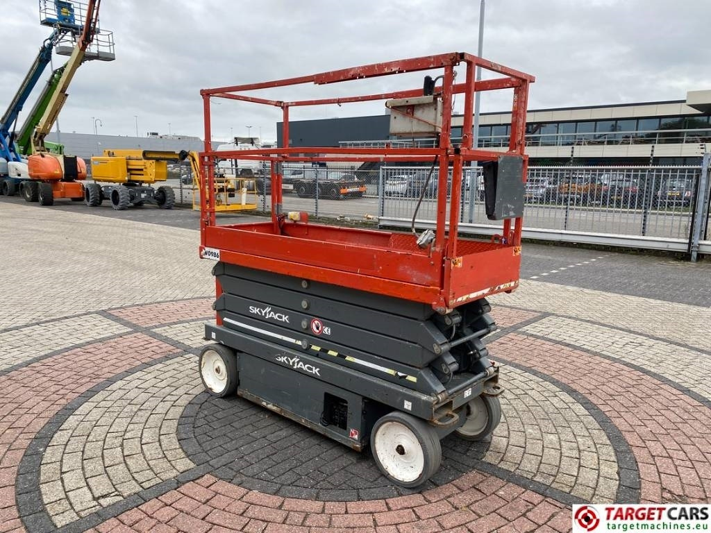 SkyJack SJIII-3226 Electric 3226 Scissor Work Lift 990cm  - Ножничный подъемник: фото 2 SkyJack SJIII-3226 Electric 3226 Scissor Work Lift 990cm  - Ножничный подъемник: фото 2