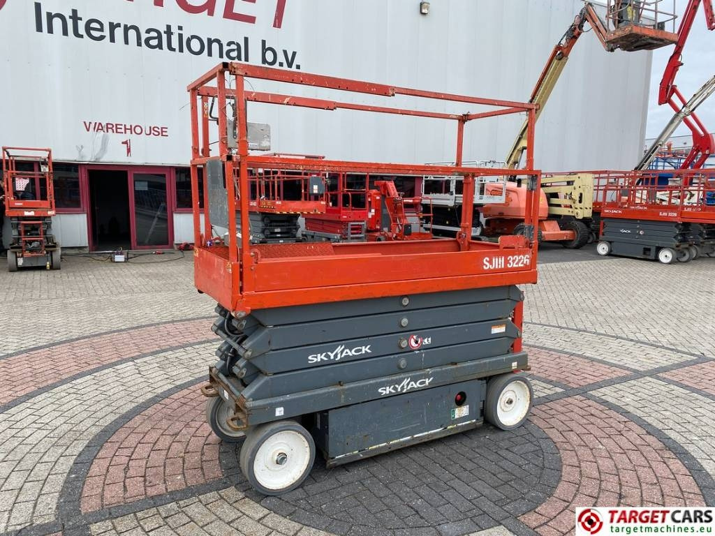 SkyJack SJIII-3226 Electric 3226 Scissor Work Lift 990cm  - Ножничный подъемник: фото 1 SkyJack SJIII-3226 Electric 3226 Scissor Work Lift 990cm  - Ножничный подъемник: фото 1
