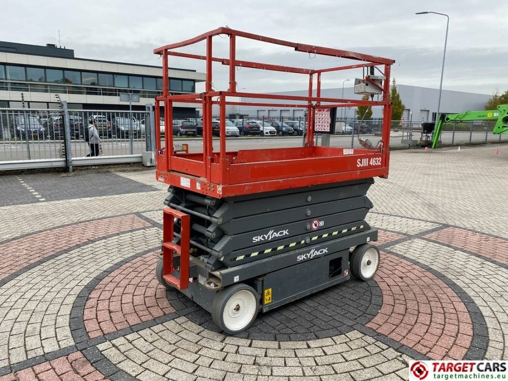 SkyJack SJIII-4632 Electric 4632 Scissor Work Lift 1170cm  - Ножничный подъемник: фото 3 SkyJack SJIII-4632 Electric 4632 Scissor Work Lift 1170cm  - Ножничный подъемник: фото 3