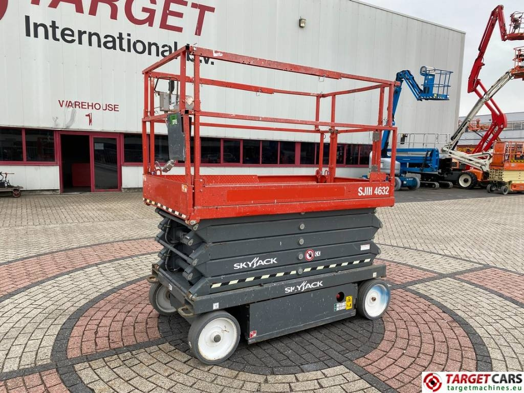 SkyJack SJIII-4632 Electric 4632 Scissor Work Lift 1170cm  - Ножничный подъемник: фото 1 SkyJack SJIII-4632 Electric 4632 Scissor Work Lift 1170cm  - Ножничный подъемник: фото 1