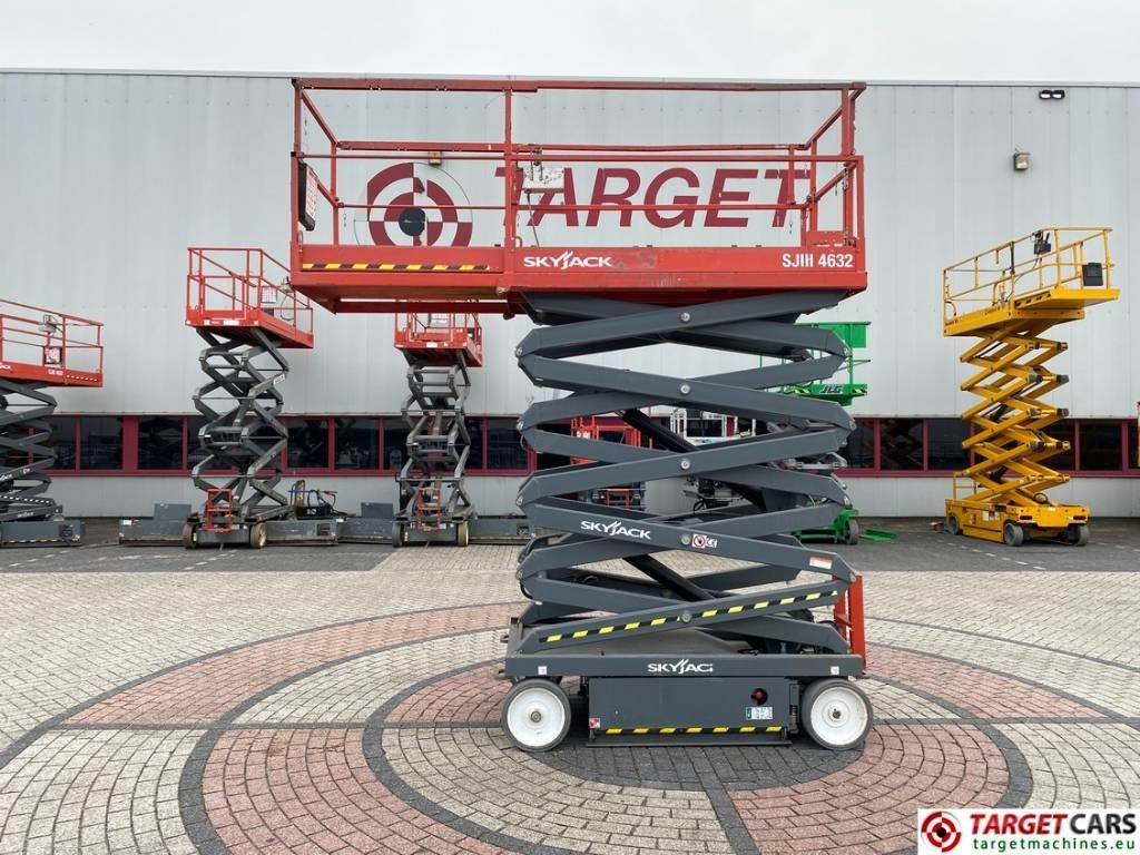 SkyJack SJIII-4632 Electric 4632 Scissor Work Lift 1170cm  - Ножничный подъемник: фото 5 SkyJack SJIII-4632 Electric 4632 Scissor Work Lift 1170cm  - Ножничный подъемник: фото 5