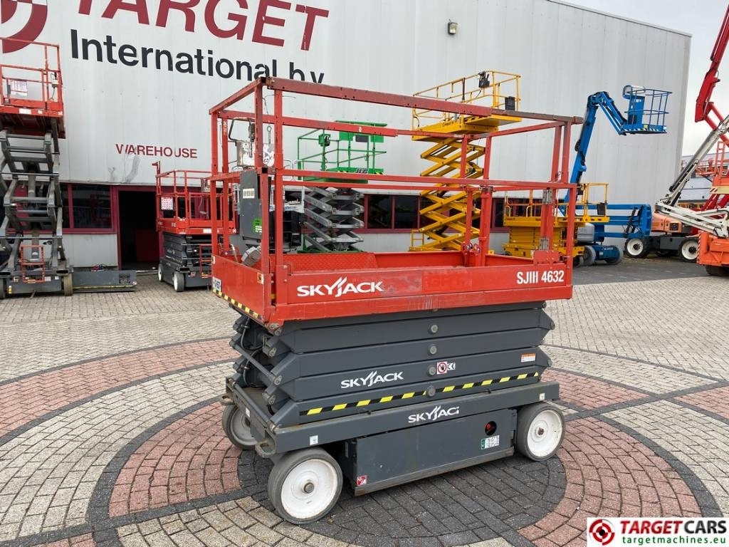 SkyJack SJIII-4632 Electric 4632 Scissor Work Lift 1170cm  - Ножничный подъемник: фото 1 SkyJack SJIII-4632 Electric 4632 Scissor Work Lift 1170cm  - Ножничный подъемник: фото 1