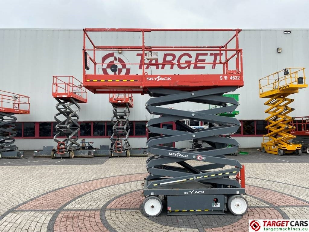 SkyJack SJIII-4632 Electric 4632 Scissor Work Lift 1170cm  - Ножничный подъемник: фото 5 SkyJack SJIII-4632 Electric 4632 Scissor Work Lift 1170cm  - Ножничный подъемник: фото 5