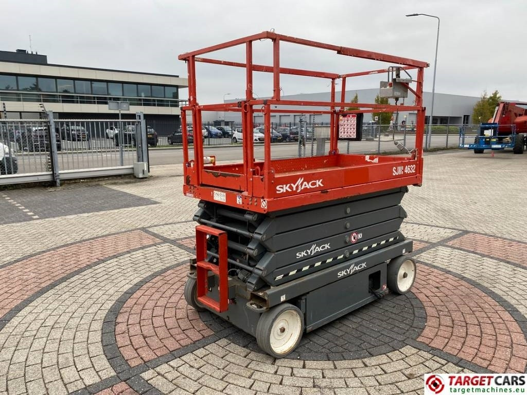 SkyJack SJIII-4632 Electric 4632 Scissor Work lift 1170cm  - Ножничный подъемник: фото 3 SkyJack SJIII-4632 Electric 4632 Scissor Work lift 1170cm  - Ножничный подъемник: фото 3
