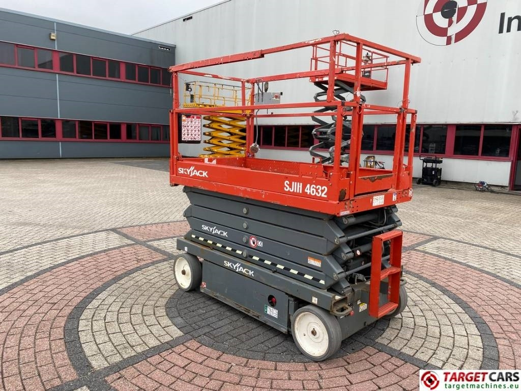 SkyJack SJIII-4632 Electric 4632 Scissor Work lift 1170cm  - Ножничный подъемник: фото 4 SkyJack SJIII-4632 Electric 4632 Scissor Work lift 1170cm  - Ножничный подъемник: фото 4