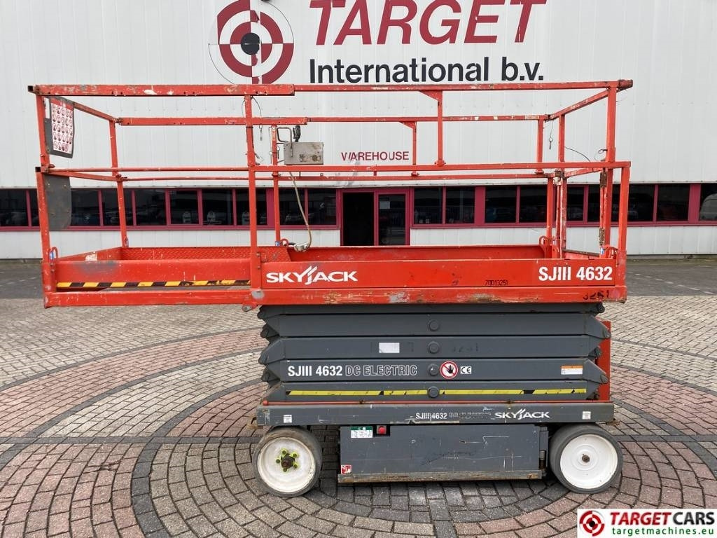 SkyJack SJIII-4632 Electric Scissor Work Lift 1170cm - Ножничный подъемник: фото 5 SkyJack SJIII-4632 Electric Scissor Work Lift 1170cm - Ножничный подъемник: фото 5