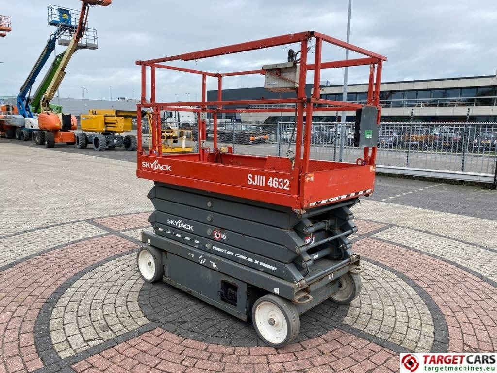 SkyJack SJIII-4632 Electric Scissor Work Lift 1170cm  - Ножничный подъемник: фото 2 SkyJack SJIII-4632 Electric Scissor Work Lift 1170cm  - Ножничный подъемник: фото 2