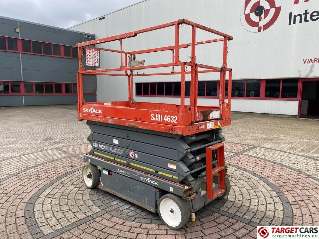 SkyJack SJIII-4632 Electric Scissor Work Lift 1170cm - Ножничный подъемник: фото 4 SkyJack SJIII-4632 Electric Scissor Work Lift 1170cm - Ножничный подъемник: фото 4