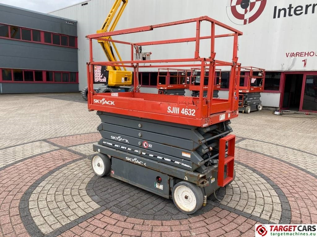 SkyJack SJIII-4632 Electric Scissor Work Lift 1170cm  - Ножничный подъемник: фото 4 SkyJack SJIII-4632 Electric Scissor Work Lift 1170cm  - Ножничный подъемник: фото 4