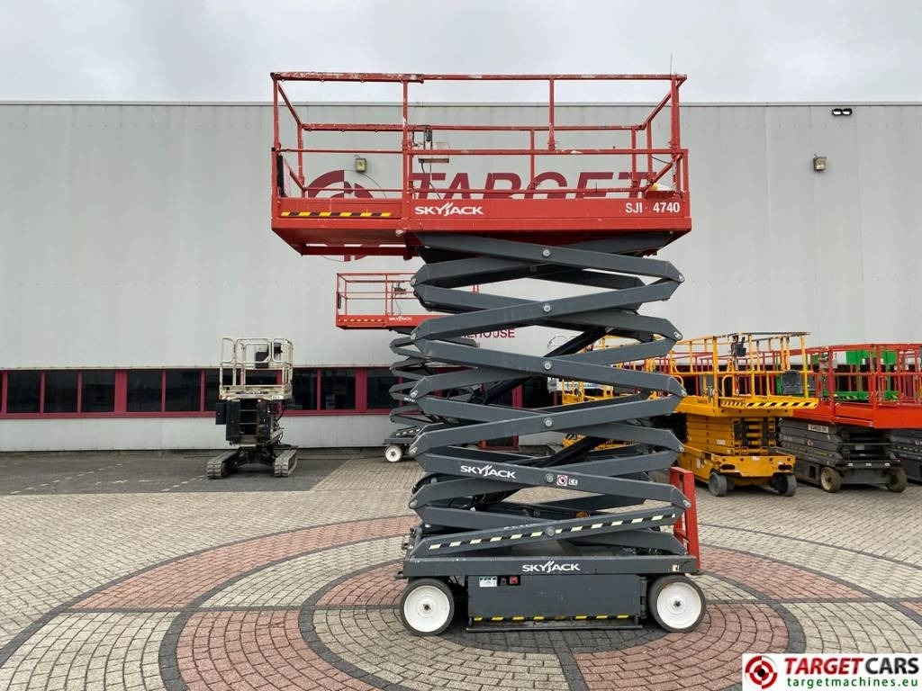 SkyJack SJIII-4740 Electric 4740 Scissor Work Lift 1380cm - Ножничный подъемник: фото 5 SkyJack SJIII-4740 Electric 4740 Scissor Work Lift 1380cm - Ножничный подъемник: фото 5
