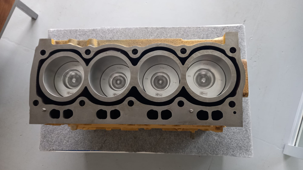 Caterpillar 3054C Short Block revisionato per CAT 3054C e C4.4 - Блок цилиндров для Строительной техники: фото 2 Caterpillar 3054C Short Block revisionato per CAT 3054C e C4.4 - Блок цилиндров для Строительной техники: фото 2
