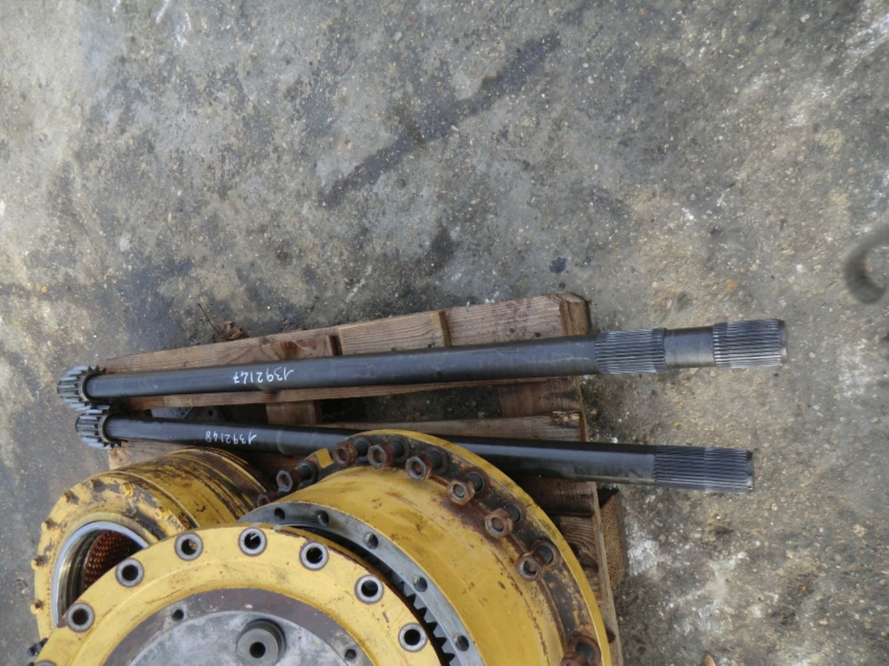 Caterpillar 735 Semiasse con una filettatura - Трансмиссия для Строительной техники: фото 3 Caterpillar 735 Semiasse con una filettatura - Трансмиссия для Строительной техники: фото 3