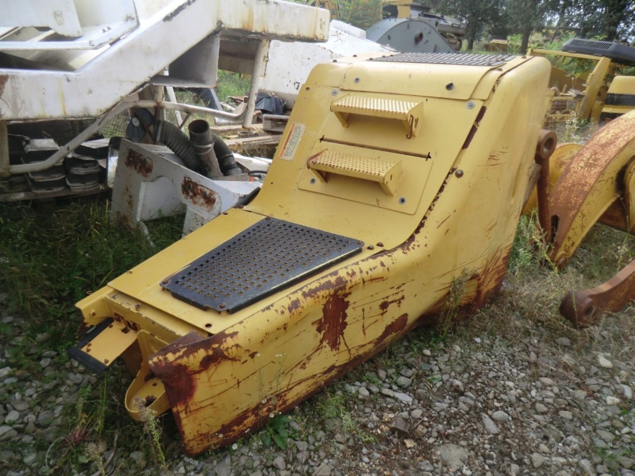 Caterpillar 735 Serbatotio olio idraulico, completo di porta batterie, quadro elettrico. - Бак для гидравлической жидкости для Строительной техники: фото 3 Caterpillar 735 Serbatotio olio idraulico, completo di porta batterie, quadro elettrico. - Бак для гидравлической жидкости для Строительной техники: фото 3