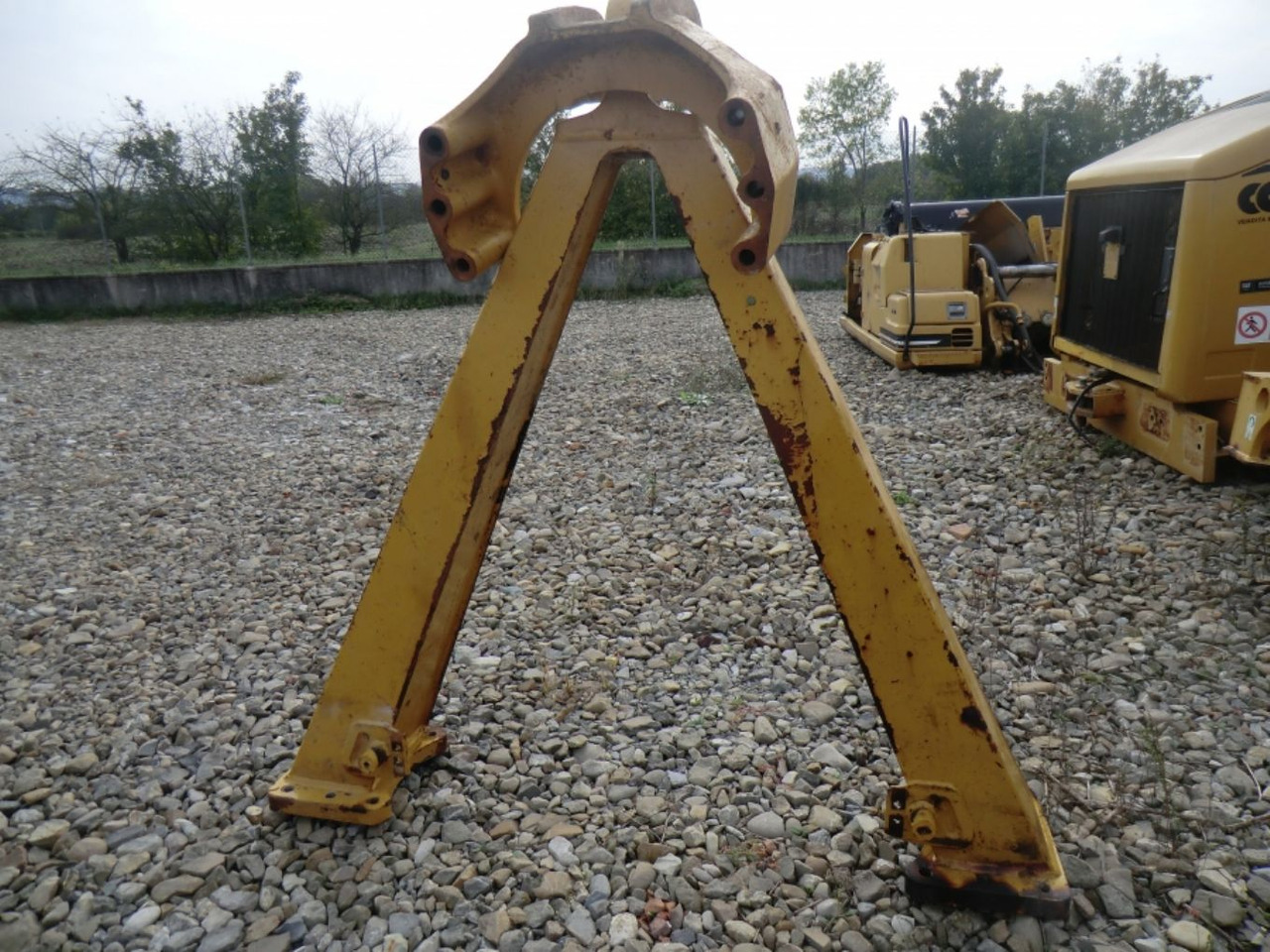 Caterpillar 735 Supporto telaio assale centrale con flangia - Рама/ Шасси для Строительной техники: фото 2 Caterpillar 735 Supporto telaio assale centrale con flangia - Рама/ Шасси для Строительной техники: фото 2