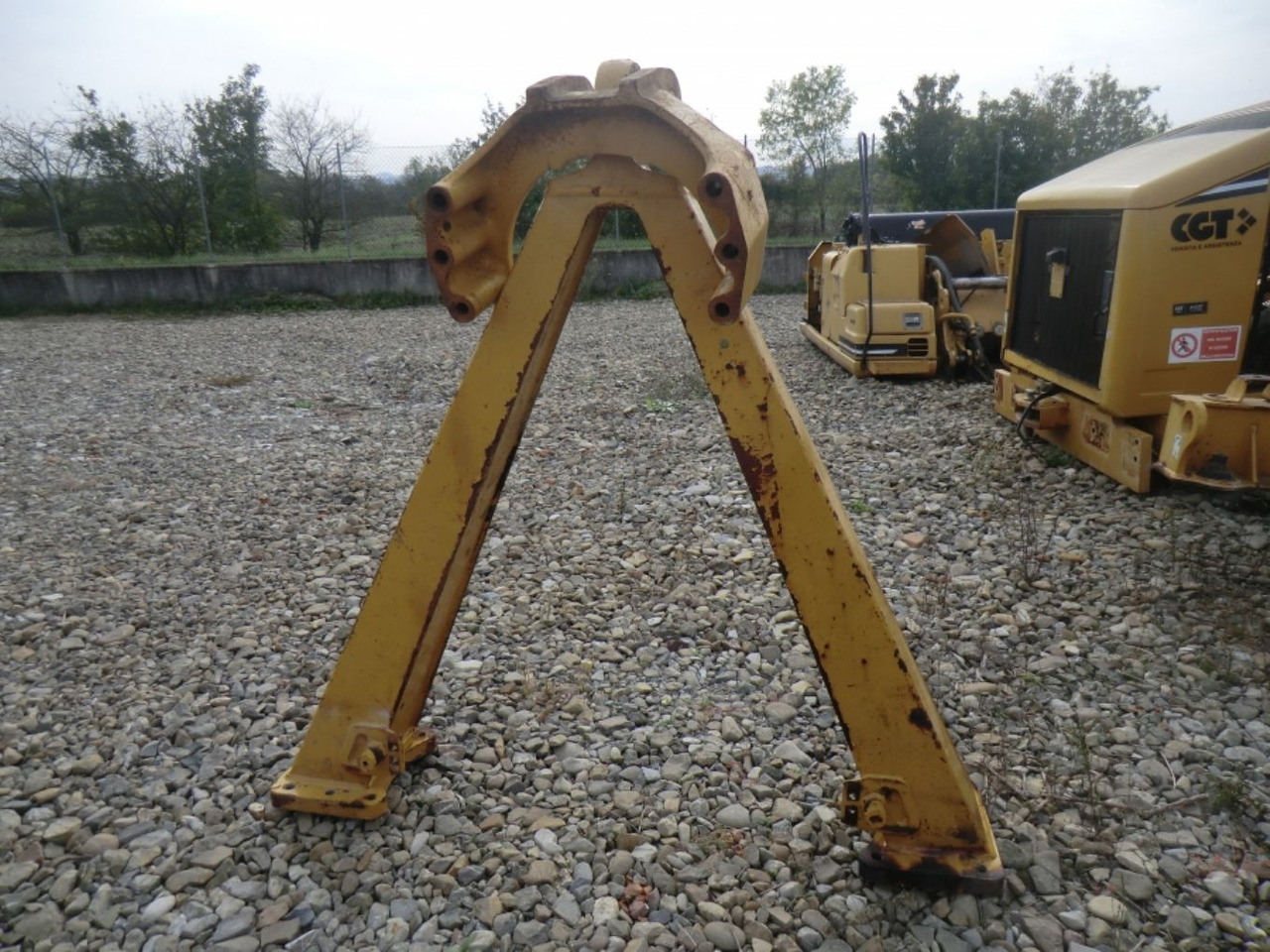 Caterpillar 735 Supporto telaio assale centrale con flangia - Рама/ Шасси для Строительной техники: фото 1 Caterpillar 735 Supporto telaio assale centrale con flangia - Рама/ Шасси для Строительной техники: фото 1