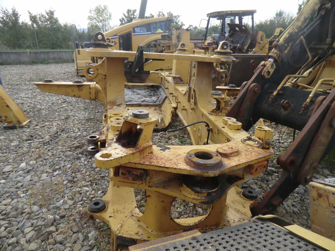 Caterpillar 735 TELAIO ANTERIORE - Рама/ Шасси для Строительной техники: фото 3 Caterpillar 735 TELAIO ANTERIORE - Рама/ Шасси для Строительной техники: фото 3