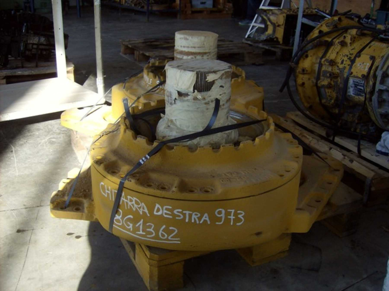 Caterpillar 973 LGP SPINDLE - Запчасти ходовой части для Строительной техники: фото 1 Caterpillar 973 LGP SPINDLE - Запчасти ходовой части для Строительной техники: фото 1