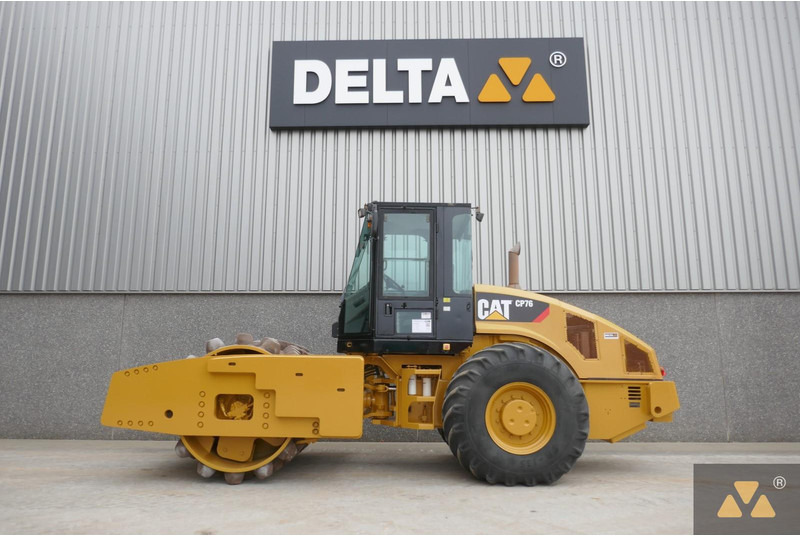Caterpillar CP76 - Каток: фото 1 Caterpillar CP76 - Каток: фото 1