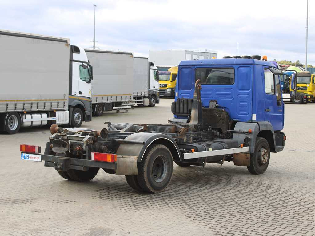 MAN LE 8.180, EURO 3, BEACONS, CONTAINER HOOK CARRIER - Другая техника: фото 4 MAN LE 8.180, EURO 3, BEACONS, CONTAINER HOOK CARRIER - Другая техника: фото 4