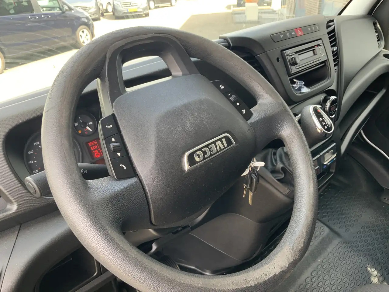Iveco Daily 35C13 2.3 375 Automaat Koelmeubelbak Deuren Dag&Na - Фургон-рефрижератор: фото 3 Iveco Daily 35C13 2.3 375 Automaat Koelmeubelbak Deuren Dag&Na - Фургон-рефрижератор: фото 3