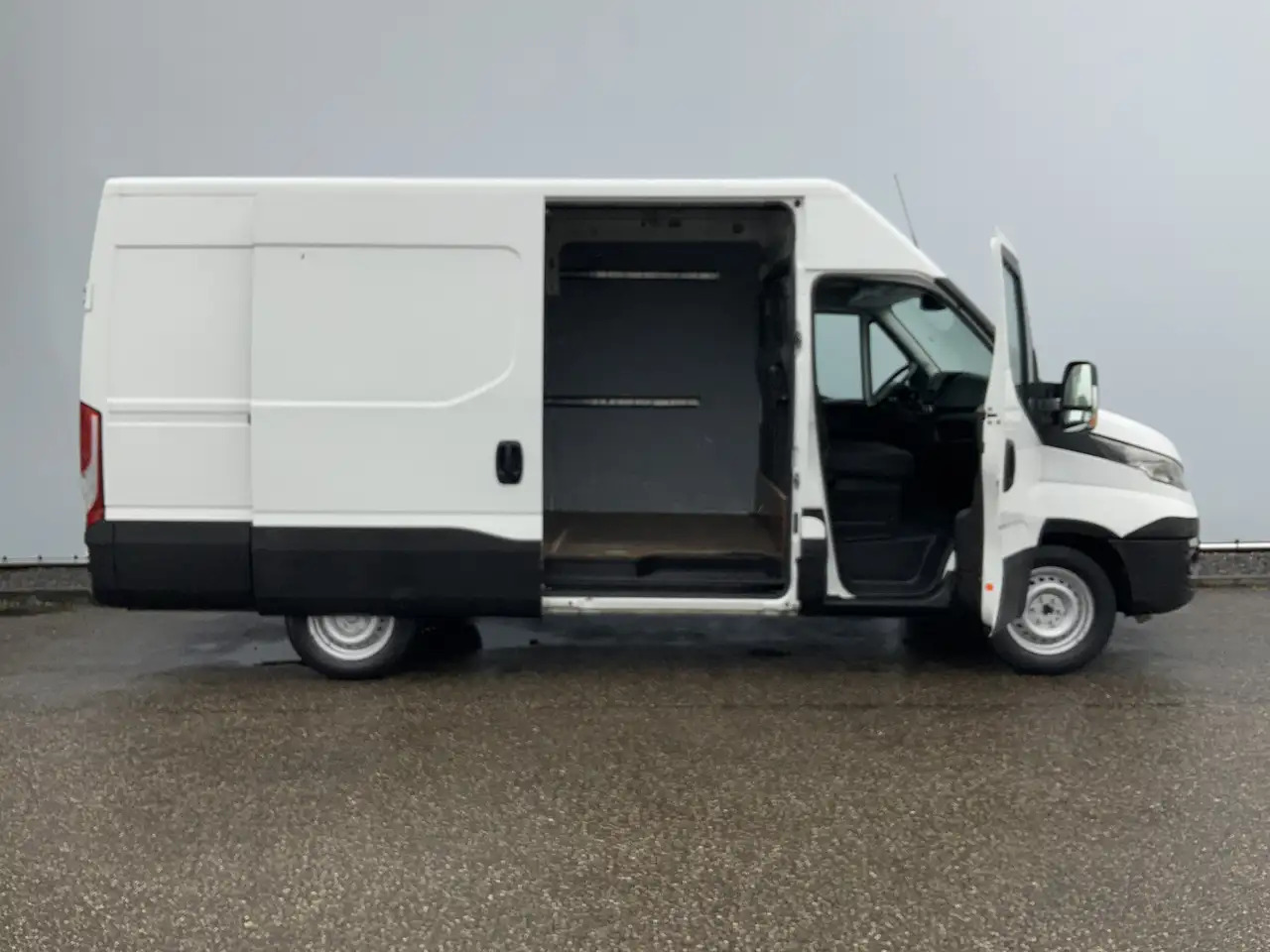 Iveco Daily 35S13V 2.3 352 H2 L3 Airco 3 Zits Opstap Euro 5 - Цельнометаллический фургон: фото 4 Iveco Daily 35S13V 2.3 352 H2 L3 Airco 3 Zits Opstap Euro 5 - Цельнометаллический фургон: фото 4
