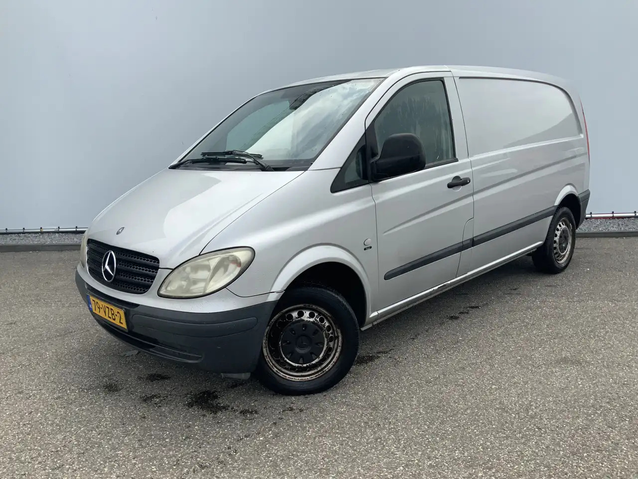Mercedes-Benz Vito 111 CDI 320 Lang Verstuiver lek Airco Cruise 3 Zit - Легковой фургон: фото 1 Mercedes-Benz Vito 111 CDI 320 Lang Verstuiver lek Airco Cruise 3 Zit - Легковой фургон: фото 1