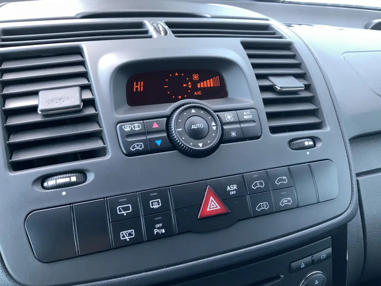 Mercedes-Benz Vito 122 CDI 320 Automaat Airco 2 Zits Leer Trekhaak 20 - Цельнометаллический фургон: фото 4 Mercedes-Benz Vito 122 CDI 320 Automaat Airco 2 Zits Leer Trekhaak 20 - Цельнометаллический фургон: фото 4