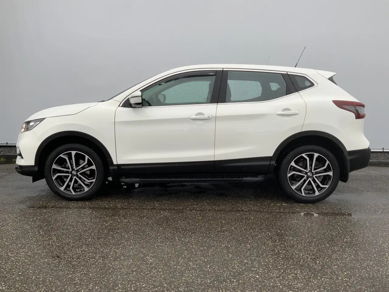 Nissan Qashqai 1.3 DIG-T Visia A SUV Airco Cruise Groot Scherm Na - Внедорожник: фото 4 Nissan Qashqai 1.3 DIG-T Visia A SUV Airco Cruise Groot Scherm Na - Внедорожник: фото 4