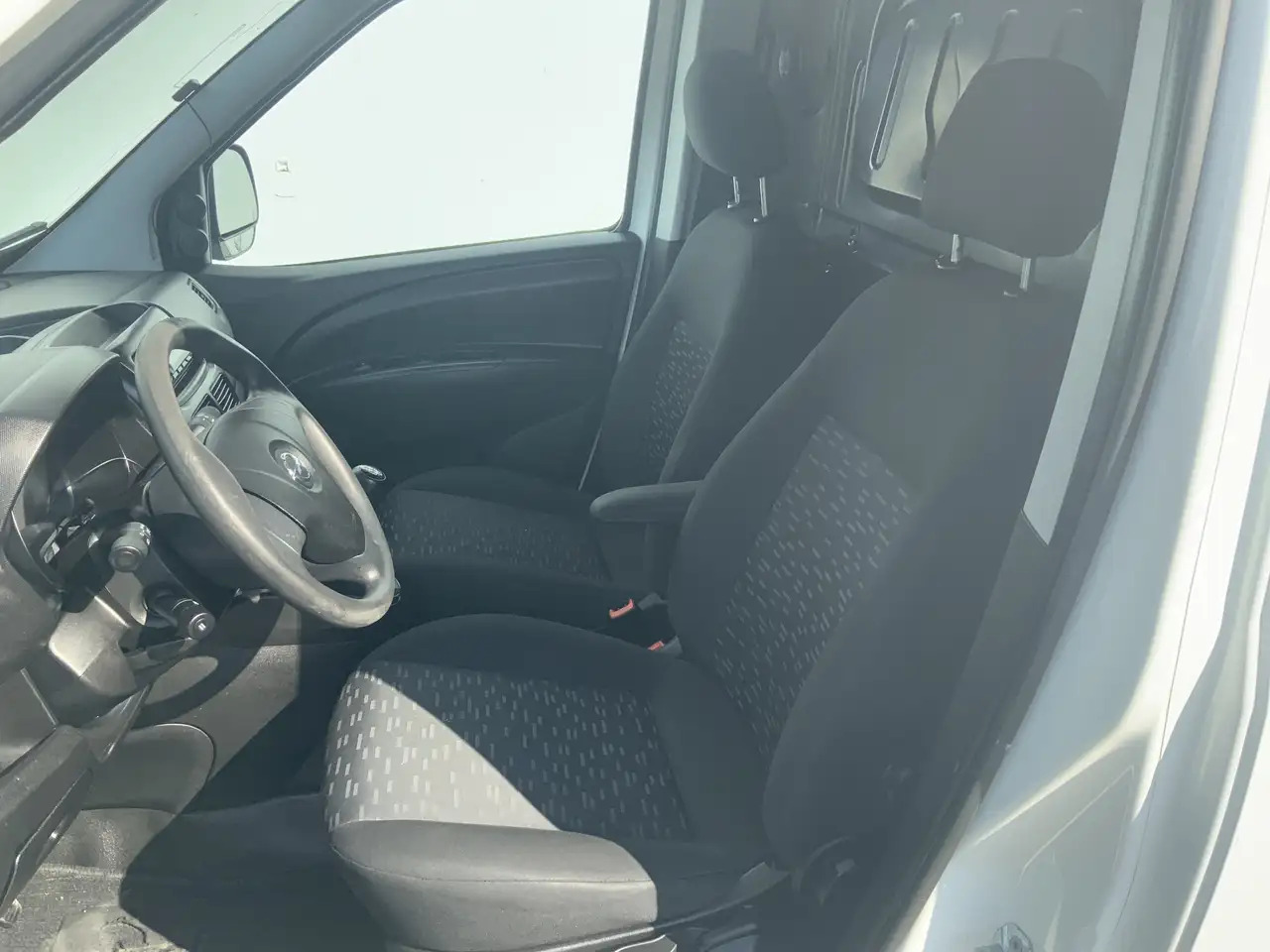 Opel Combo 1.3 CDTi L1H1 EXPORT ecoFLEX Edition Airco Trekhaa - Легковой фургон: фото 4 Opel Combo 1.3 CDTi L1H1 EXPORT ecoFLEX Edition Airco Trekhaa - Легковой фургон: фото 4