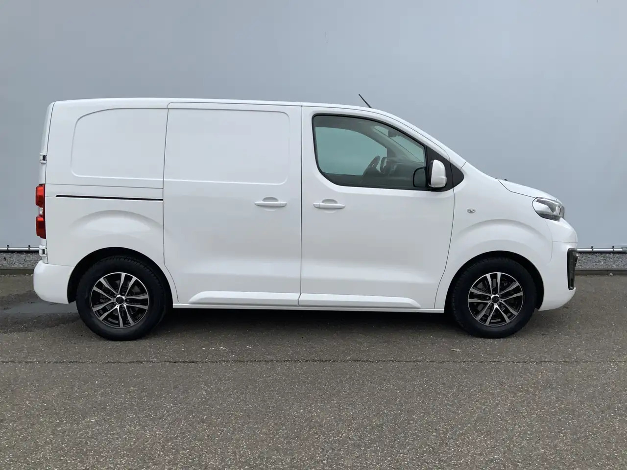 Цельнометаллический фургон Peugeot Expert 227C 2.0 BlueHDI 150 Premium Pack Airco Cruise Cam: фото 26