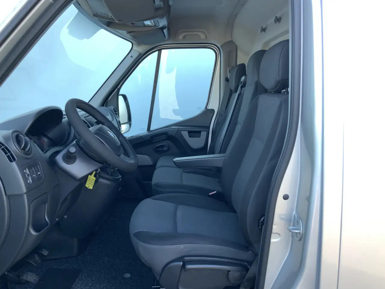 Renault Master T33 2.3 dCi L1H1Airco Cruise 3 Zits Trekhaak 2500 - Цельнометаллический фургон: фото 4 Renault Master T33 2.3 dCi L1H1Airco Cruise 3 Zits Trekhaak 2500 - Цельнометаллический фургон: фото 4