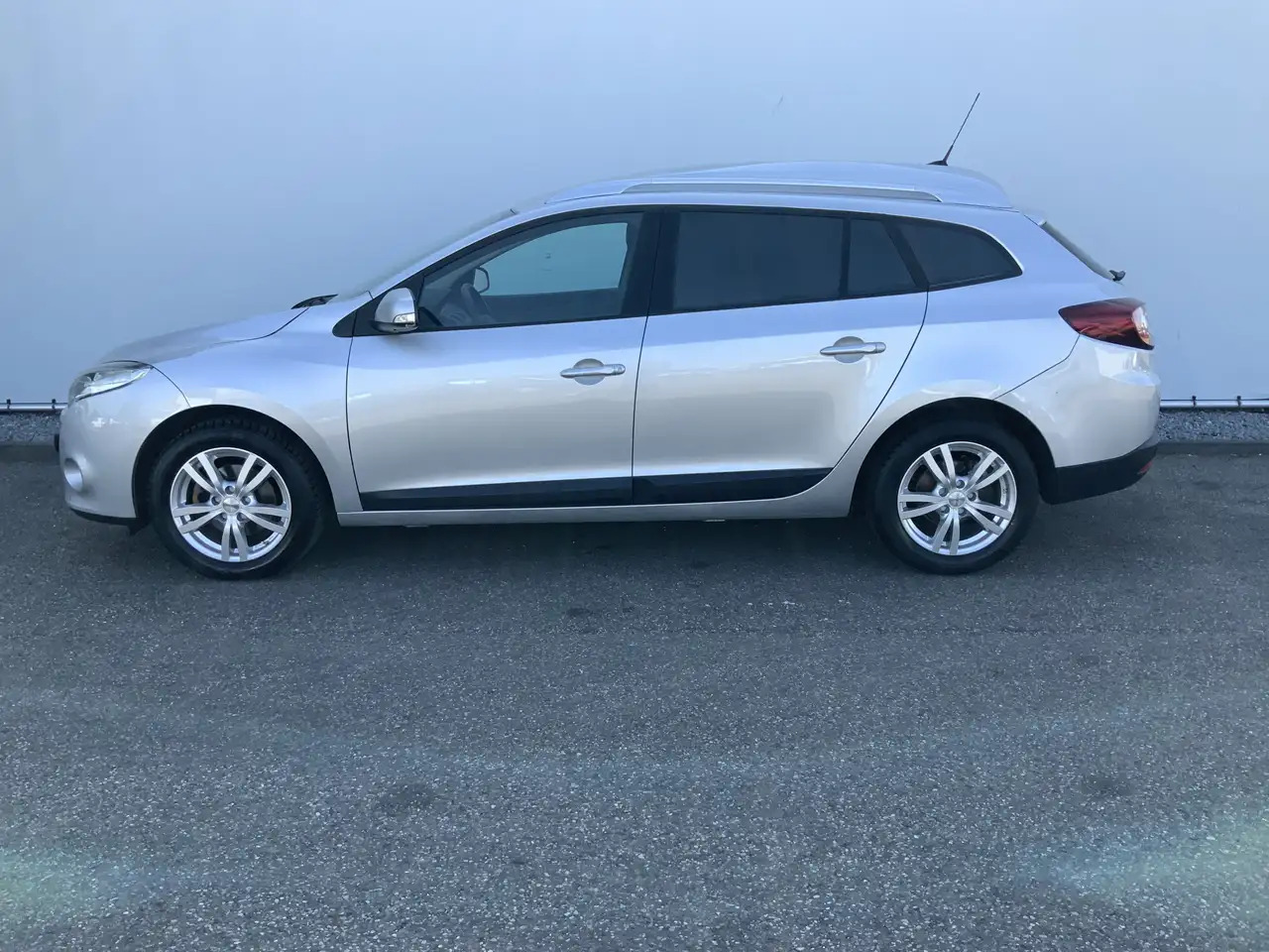 Renault Megane 1.5 dCi Expression Airco Navi Grijs Kenteken Euro - Легковой автомобиль: фото 3 Renault Megane 1.5 dCi Expression Airco Navi Grijs Kenteken Euro - Легковой автомобиль: фото 3