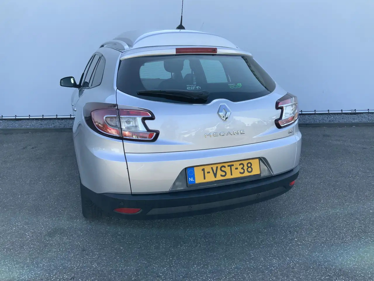 Renault Megane 1.5 dCi Expression Airco Navi Grijs Kenteken Euro - Легковой автомобиль: фото 2 Renault Megane 1.5 dCi Expression Airco Navi Grijs Kenteken Euro - Легковой автомобиль: фото 2