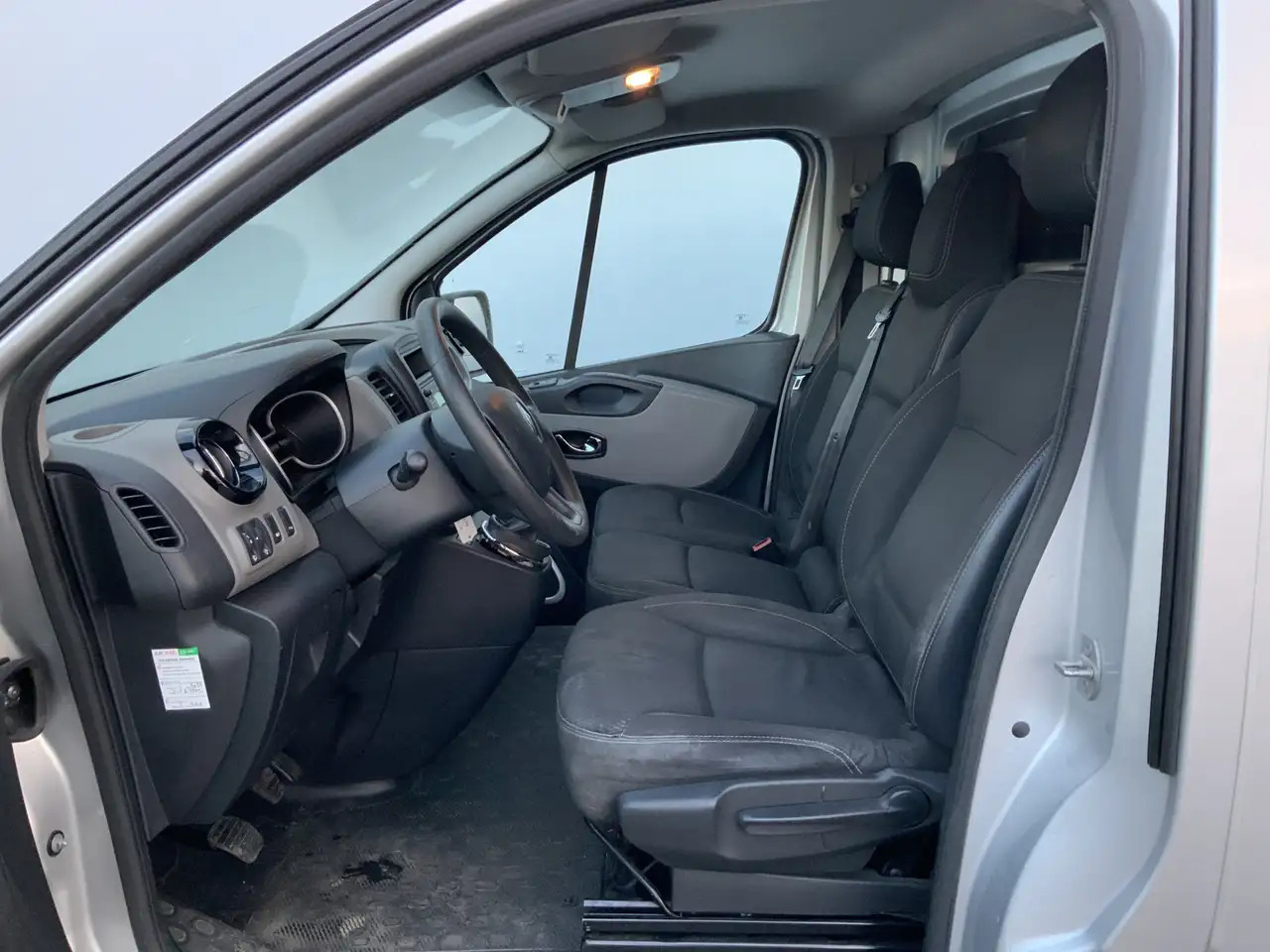 Renault Trafic 1.6 dCi T29 L2H1 Comfort Airco Cruise 3 Zits EXPOR - Цельнометаллический фургон: фото 4 Renault Trafic 1.6 dCi T29 L2H1 Comfort Airco Cruise 3 Zits EXPOR - Цельнометаллический фургон: фото 4