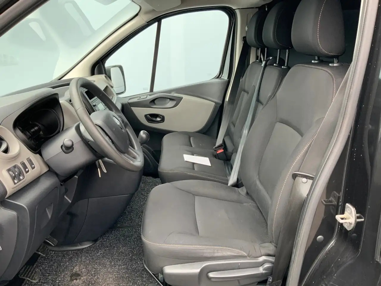 Renault Trafic 1.6 dCi T29 L2H2 Comfort Energy Airco Cruise 3 Zit - Цельнометаллический фургон: фото 5 Renault Trafic 1.6 dCi T29 L2H2 Comfort Energy Airco Cruise 3 Zit - Цельнометаллический фургон: фото 5